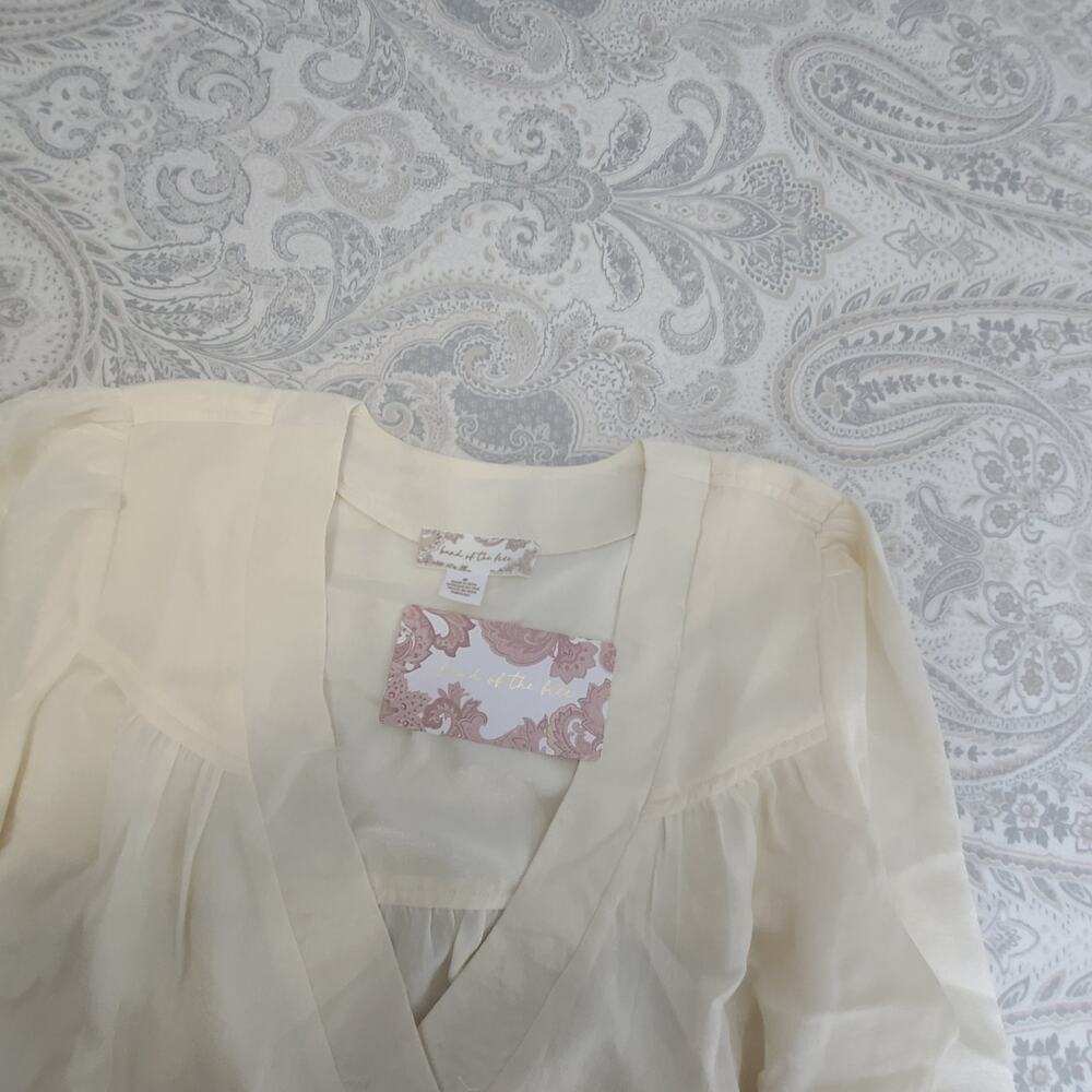 Band of the Free Cash Ivory Long Puff sleeve Satiny blouse Size Medium - Picture 8 of 8